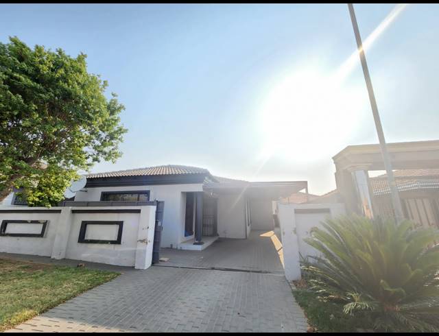 4 BEDROOM FREEHOLD RENTED IN KIRKNEY